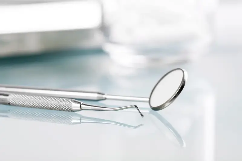 Wypełnianie zęba, plombowanie