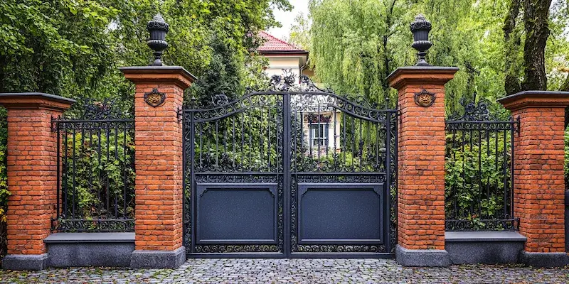 Polnische Metallzaune